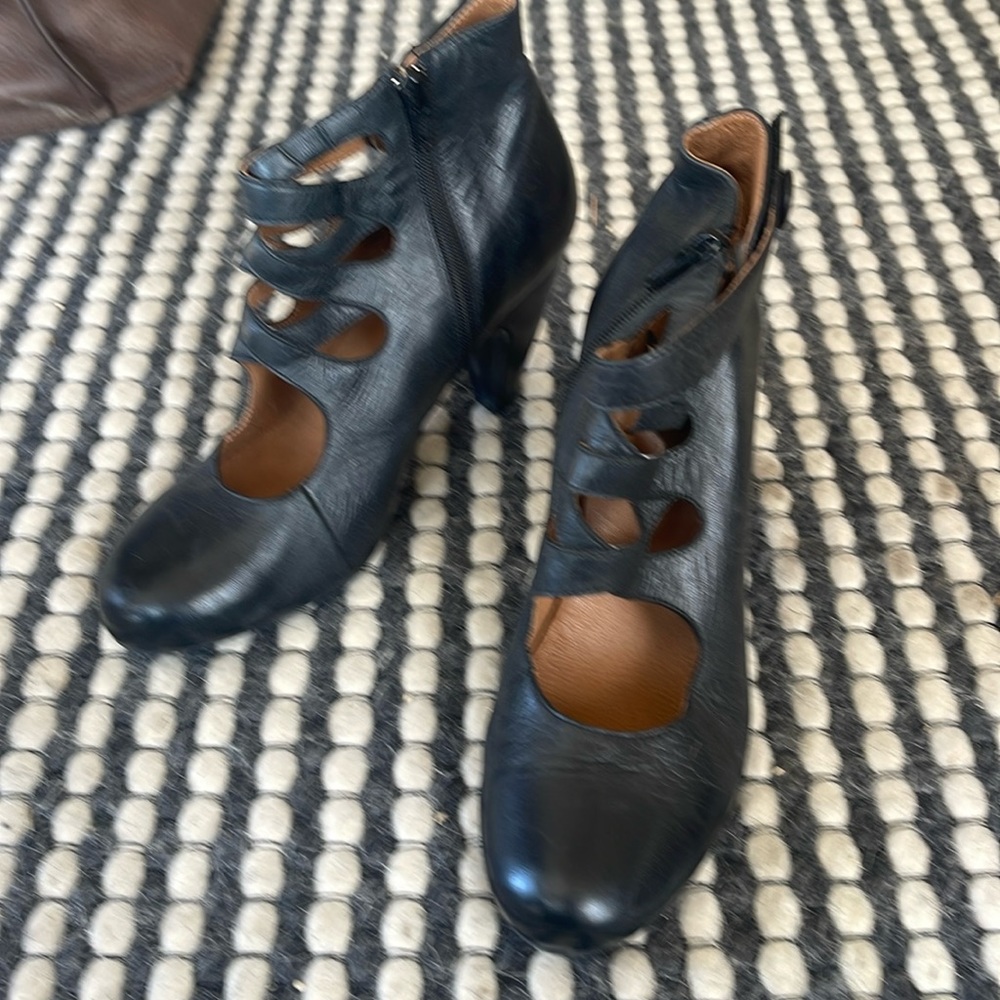Miz Mooz heels size 38- womans 8